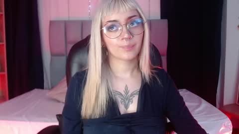 Snapshot of lessboobs_gh chatting on March 2025 02:44:02 PM Less online show from March 2025 02:44:02 PM