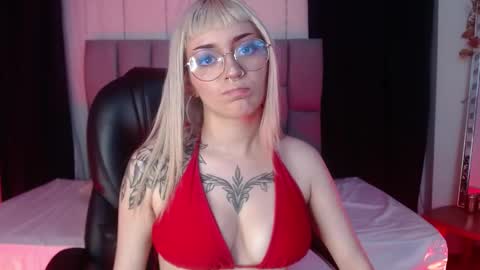 Snapshot of lessboobs_gh chatting on March 2025 05:49:01 PM Less online show from March 2025 05:49:01 PM