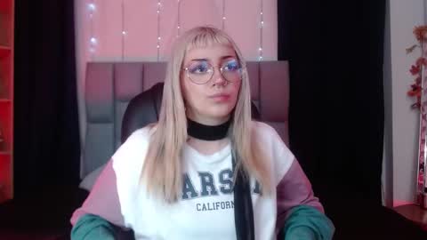 Snapshot of lessboobs_gh chatting on March 2025 11:33:01 AM Less online show from March 2025 11:33:01 AM