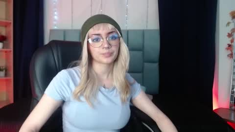 Snapshot of lessboobs_gh chatting on March 2025 11:25:02 AM Less online show from March 2025 11:25:02 AM