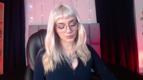 Snapshot of lessboobs_gh chatting on March 2025 11:53:01 AM Less online show from March 2025 11:53:01 AM