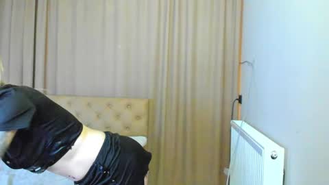 lesyaliss online show from April 2026 06:14:02 PM