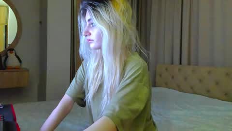 lesyaliss online show from April 2026 11:31:01 PM