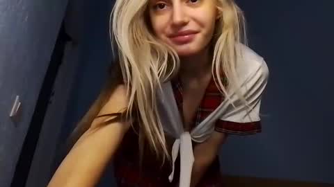 lesyawhite online show from November 2025 06:43:02 PM