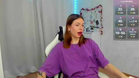 Snapshot of let_me_seee chatting on December 2024 07:01:01 PM Fiona online show from December 2024 07:01:01 PM