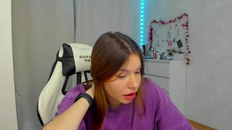 Snapshot of let_me_seee chatting on December 2024 10:30:01 PM Fiona online show from December 2024 10:30:01 PM