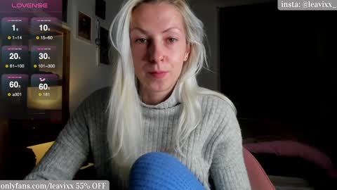 LeaVixx online show from December 2024 06:04:02 PM