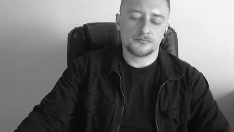 lev1ngston online show from April 2026 04:46:01 AM