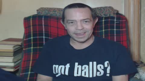 Snapshot of levon48 chatting on December 2024 01:29:01 AM levon48 online show from December 2024 01:29:01 AM