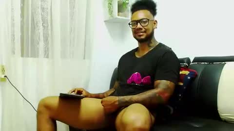 Snapshot of lewisstrong chatting on December 2024 07:51:01 PM Lewis Strong online show from December 2024 07:51:01 PM