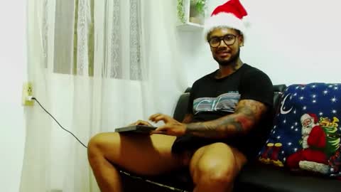 Snapshot of lewisstrong chatting on December 2024 12:05:02 AM Lewis Strong online show from December 2024 12:05:02 AM