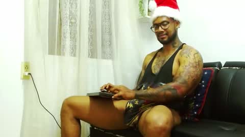 Snapshot of lewisstrong chatting on December 2024 08:39:02 PM Lewis Strong online show from December 2024 08:39:02 PM