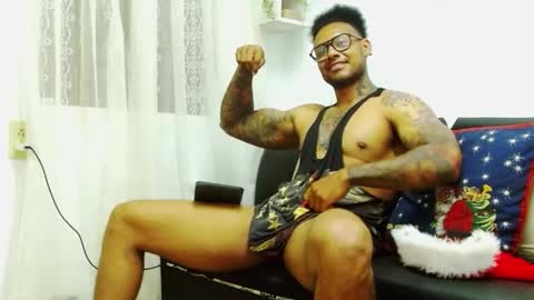 Snapshot of lewisstrong chatting on December 2024 12:50:01 AM Lewis Strong online show from December 2024 12:50:01 AM