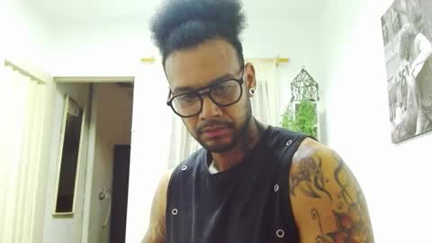 Snapshot of lewisstrong chatting on February 2025 01:19:01 PM Lewis Strong online show from February 2025 01:19:01 PM