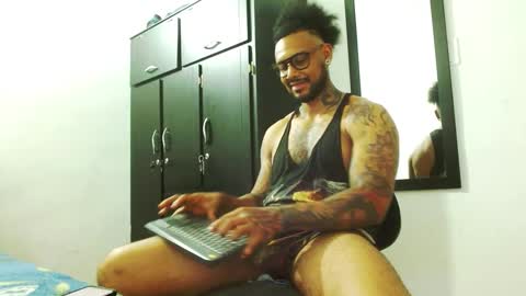 Snapshot of lewisstrong chatting on September 2025 10:33:02 PM Lewis Strong online show from September 2025 10:33:02 PM