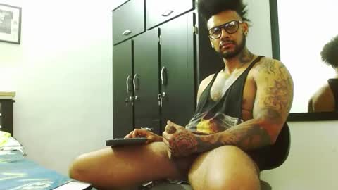 Snapshot of lewisstrong chatting on September 2025 06:33:01 PM Lewis Strong online show from September 2025 06:33:01 PM