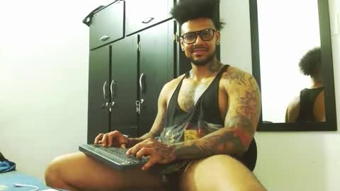 Snapshot of lewisstrong chatting on October 2025 06:52:02 PM Lewis Strong online show from October 2025 06:52:02 PM