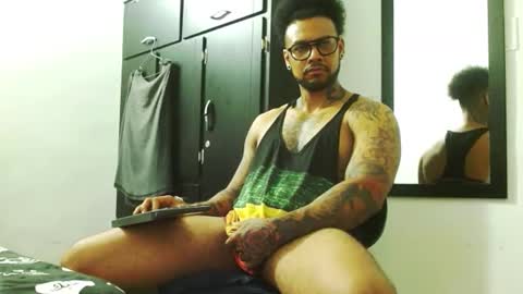 Snapshot of lewisstrong chatting on November 2025 06:21:01 PM Lewis Strong online show from November 2025 06:21:01 PM