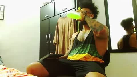 Snapshot of lewisstrong chatting on November 2025 02:56:01 PM Lewis Strong online show from November 2025 02:56:01 PM