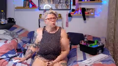 Snapshot of lexi2810 chatting on January 2025 08:59:01 PM Lexi und Lex online show from January 2025 08:59:01 PM