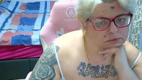 Snapshot of lexi2810 chatting on January 2025 07:15:02 AM Lexi und Lex online show from January 2025 07:15:02 AM