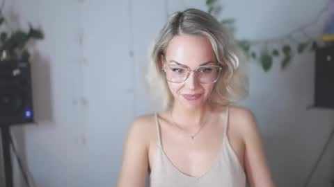 Snapshot of lexie_wild chatting on December 2024 11:43:01 AM Lexie online show from December 2024 11:43:01 AM