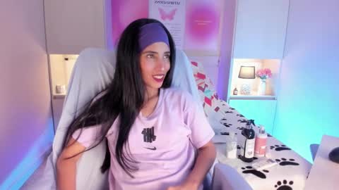 L I A  online show from February 2026 04:10:01 AM