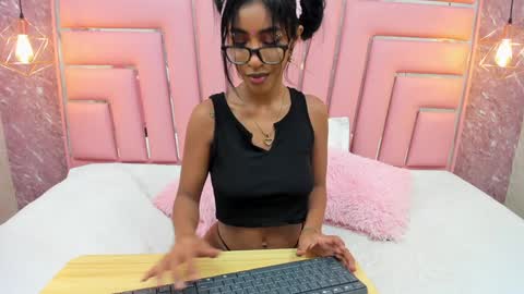 Snapshot of leyla_ebony chatting on January 2025 12:46:02 PM Leyla online show from January 2025 12:46:02 PM