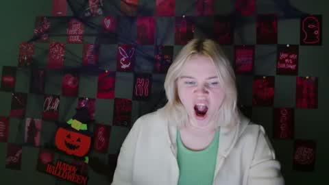 Leyla online show from October 2025 06:43:01 AM