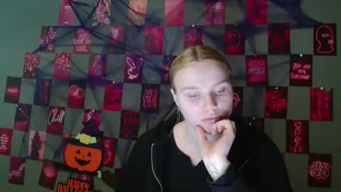 Leyla online show from October 2025 07:11:01 AM