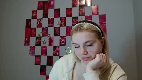 Leyla online show from November 2025 07:07:01 AM