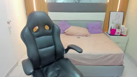   online show from April 2026 01:06:01 PM