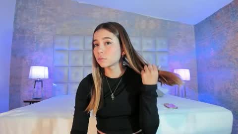 LEZY online show from November 2025 07:35:01 PM