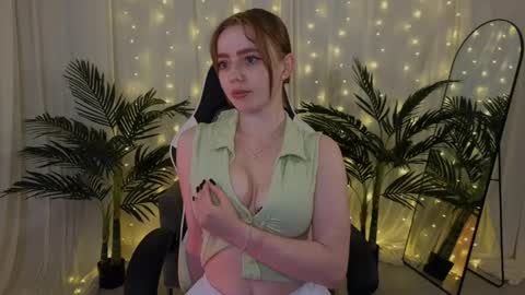 Snapshot of li_j chatting on April 2026 01:04:01 AM Linda my FANSLY red fury online show from April 2026 01:04:01 AM