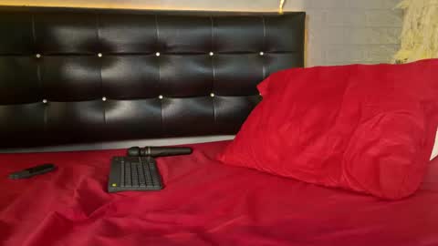 Lia James online show from May 2026 04:04:02 PM