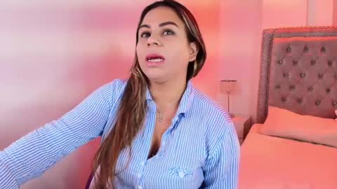 Lia  online show from June 2026 03:57:01 AM