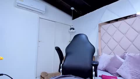 Lia  online show from June 2026 02:36:01 AM