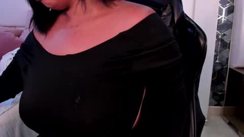 Snapshot of lia_mariana chatting on June 2026 04:48:02 AM lia_mariana online show from June 2026 04:48:02 AM