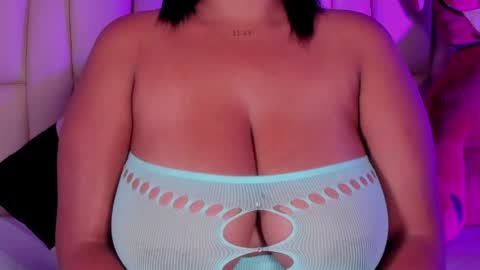 Snapshot of lia_mariana chatting on June 2026 01:28:02 AM lia_mariana online show from June 2026 01:28:02 AM