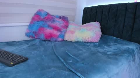 Little Queen Lia  online show from January 2025 03:42:01 AM