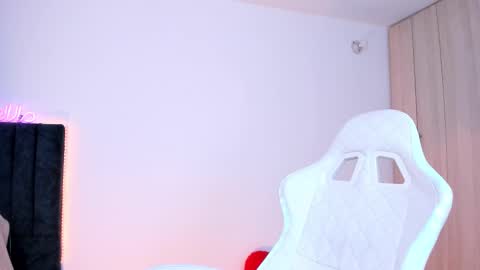 Little Queen Lia  online show from February 2025 08:25:02 PM