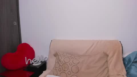 Little Queen Lia  online show from May 2026 11:24:01 PM