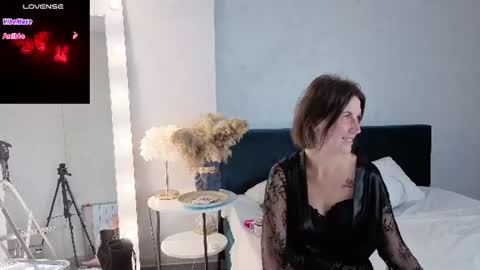 lia_reyn online show from July 2026 11:49:02 AM