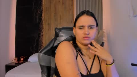 Lia  online show from June 2026 02:12:01 AM
