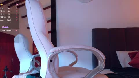 Lia online show from July 2026 10:01:02 PM