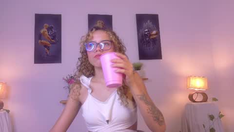 Snapshot of lia_valmont_18 chatting on June 2026 07:12:02 PM Juliana online show from June 2026 07:12:02 PM