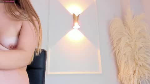 Snapshot of lia_walton__ chatting on December 2024 03:06:01 PM liz walton online show from December 2024 03:06:01 PM