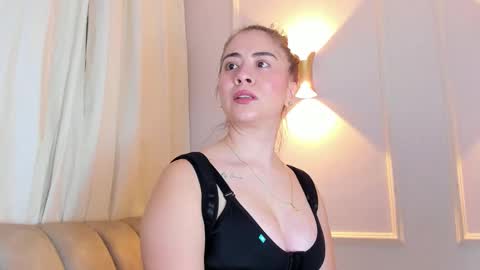 Snapshot of lia_walton__ chatting on November 2025 04:40:01 PM liz walton online show from November 2025 04:40:01 PM