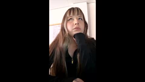 Karol  online show from May 2026 10:04:01 PM