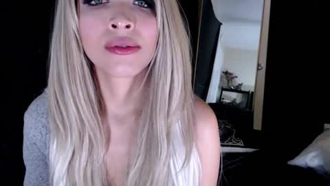 Snapshot of liadivina chatting on February 2025 10:18:02 AM Lia Divina online show from February 2025 10:18:02 AM